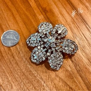 Magnifique broche en pierres du Rhin.